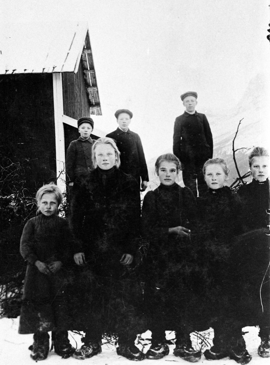 Framme frå venstre: Ukjent, ukjent, Guri N. Steile, Dorthe Kvame og Marit Brekke