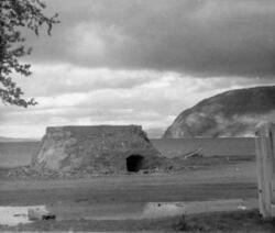 Bunker fra 2. verdenskrig i Sørkjosen havn. Trolig fotografe