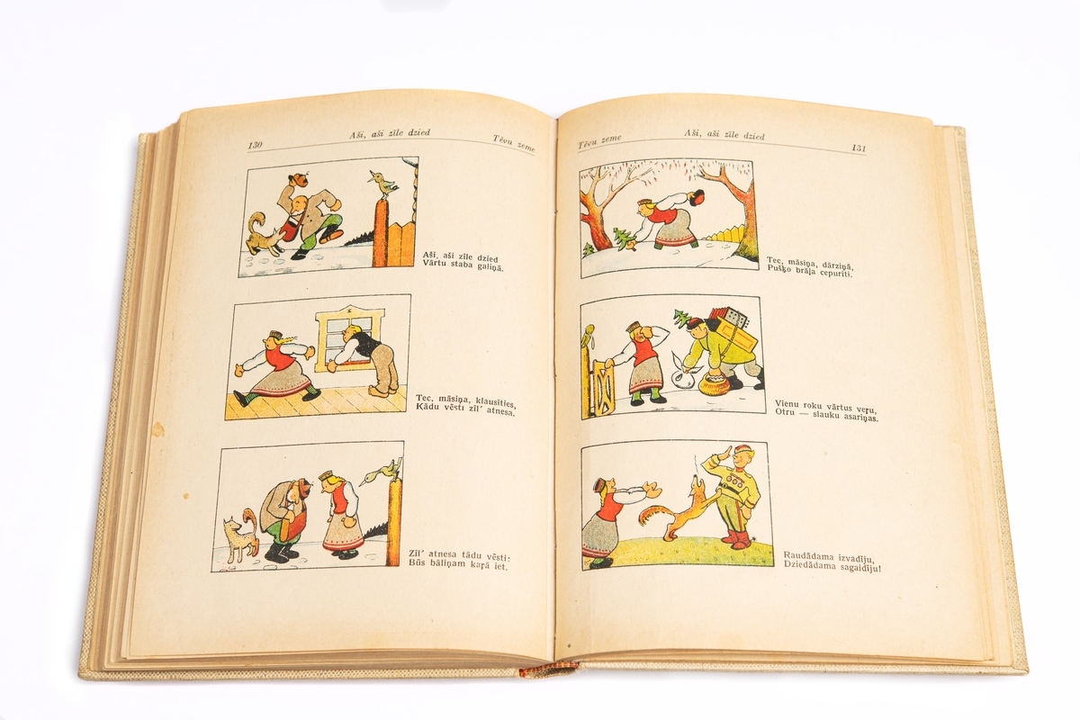 Lettisk bok som togs med på flykt från Lettland till Sverige år 1944. Boken innehåller illustrationer av lettiska folksånger. 
