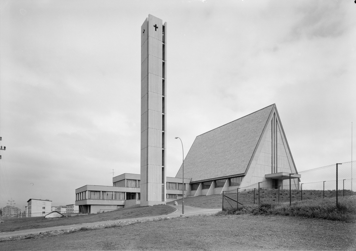Arkitekturfoto av Manglerud kirke.