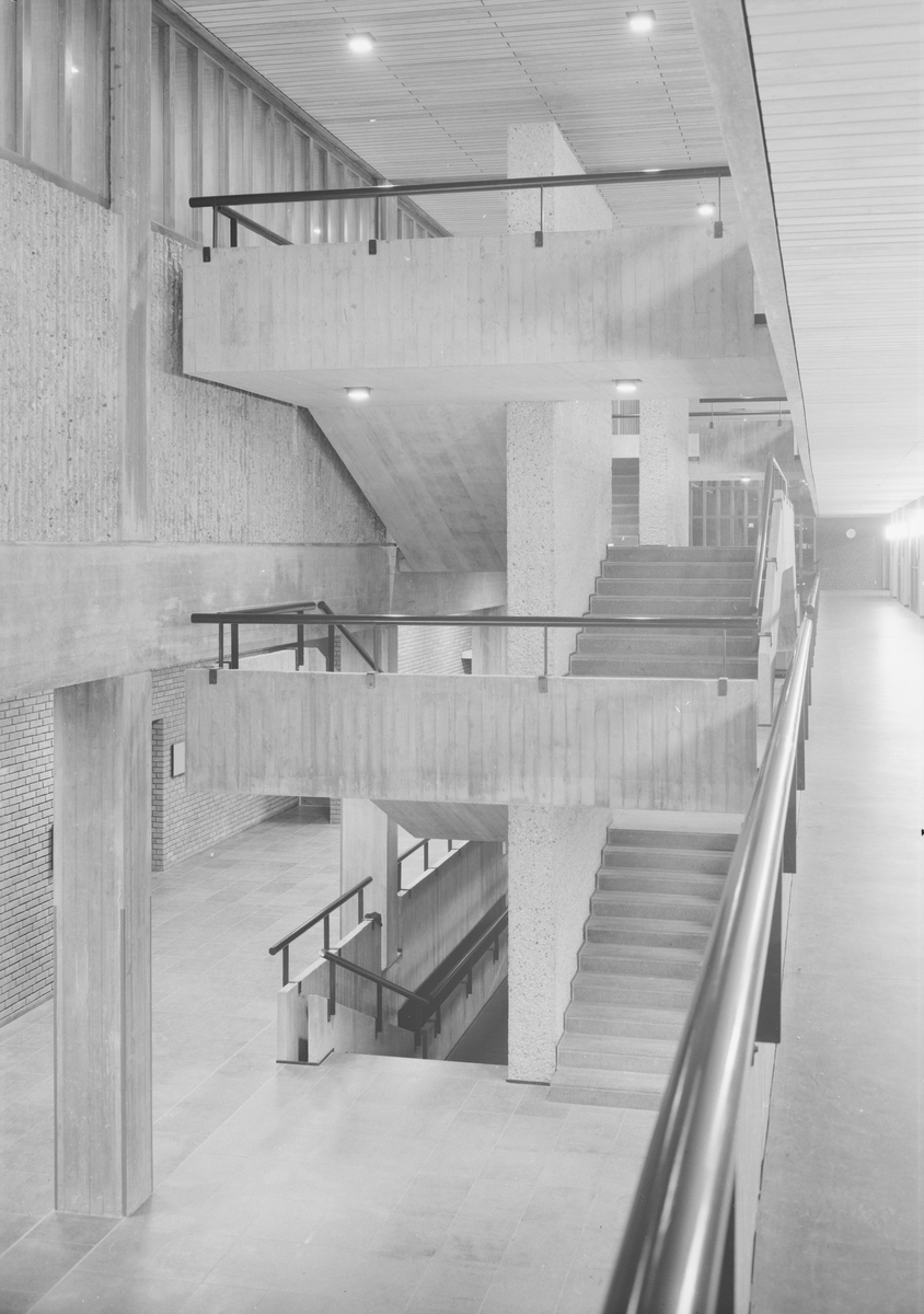 Arkitekturfoto av matematikkbygningen på Blindern, Universitetet i Oslo.