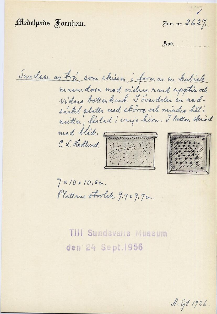 Sandser,  locket saknas, skrift med bläck i botten " C.L. Hedlund " i botten. 
