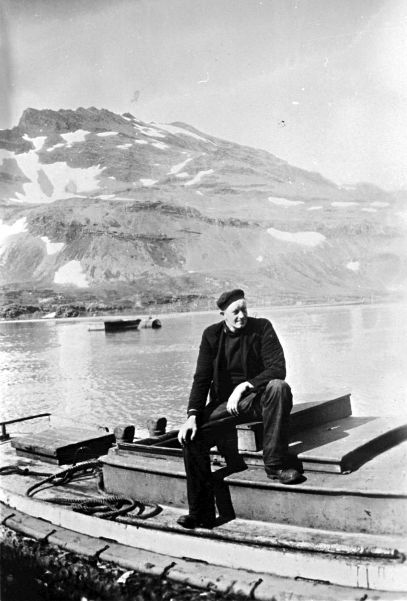 Olav Løvli omb. på båten