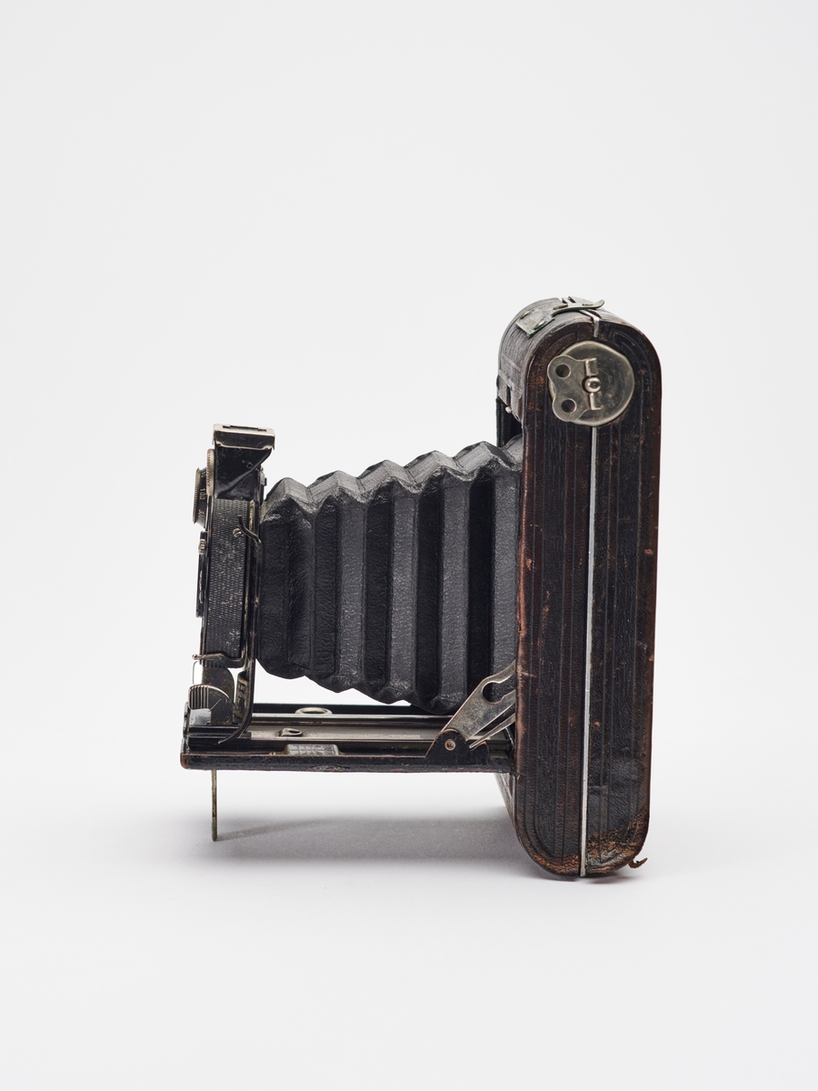 Vest Pocket Kodak Series III er et foldekamera for 127 rullfilm, produsert av Eastman Kodak Co. i perioden 1926-33.
Kameraet har Autographic-funksjonen, som gjorde at en kunne notere på negativet gjennom en liten luke på kameraets bakside.
