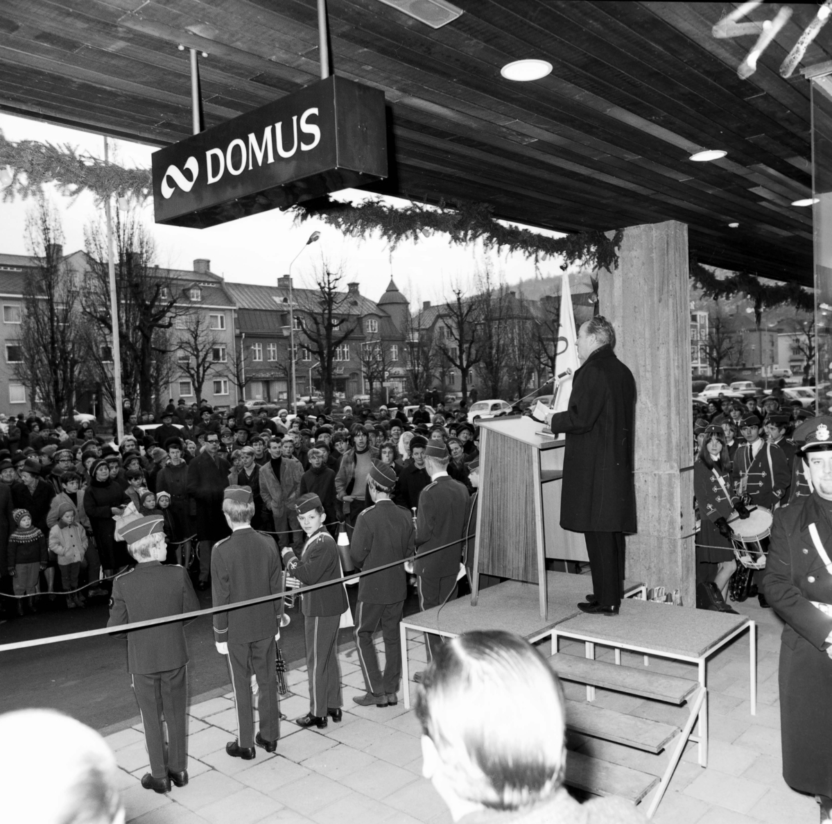 Invigning av Domus, ett nytt varuhus vid Kungsgatan i Huskvarna år 1966, nuvarande Rosengallerian.