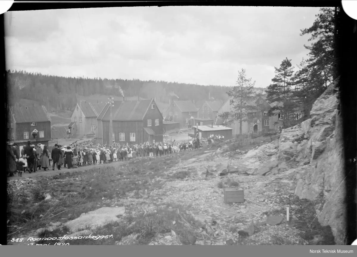 17. mai feiring på Rånåsfoss i 1920 under utbyggingen av Rånåsfossanlegget