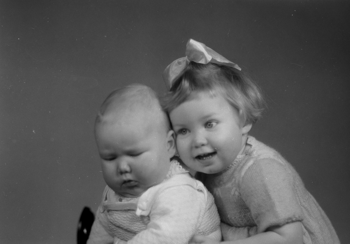 Elisabeth Jacobsen med bror