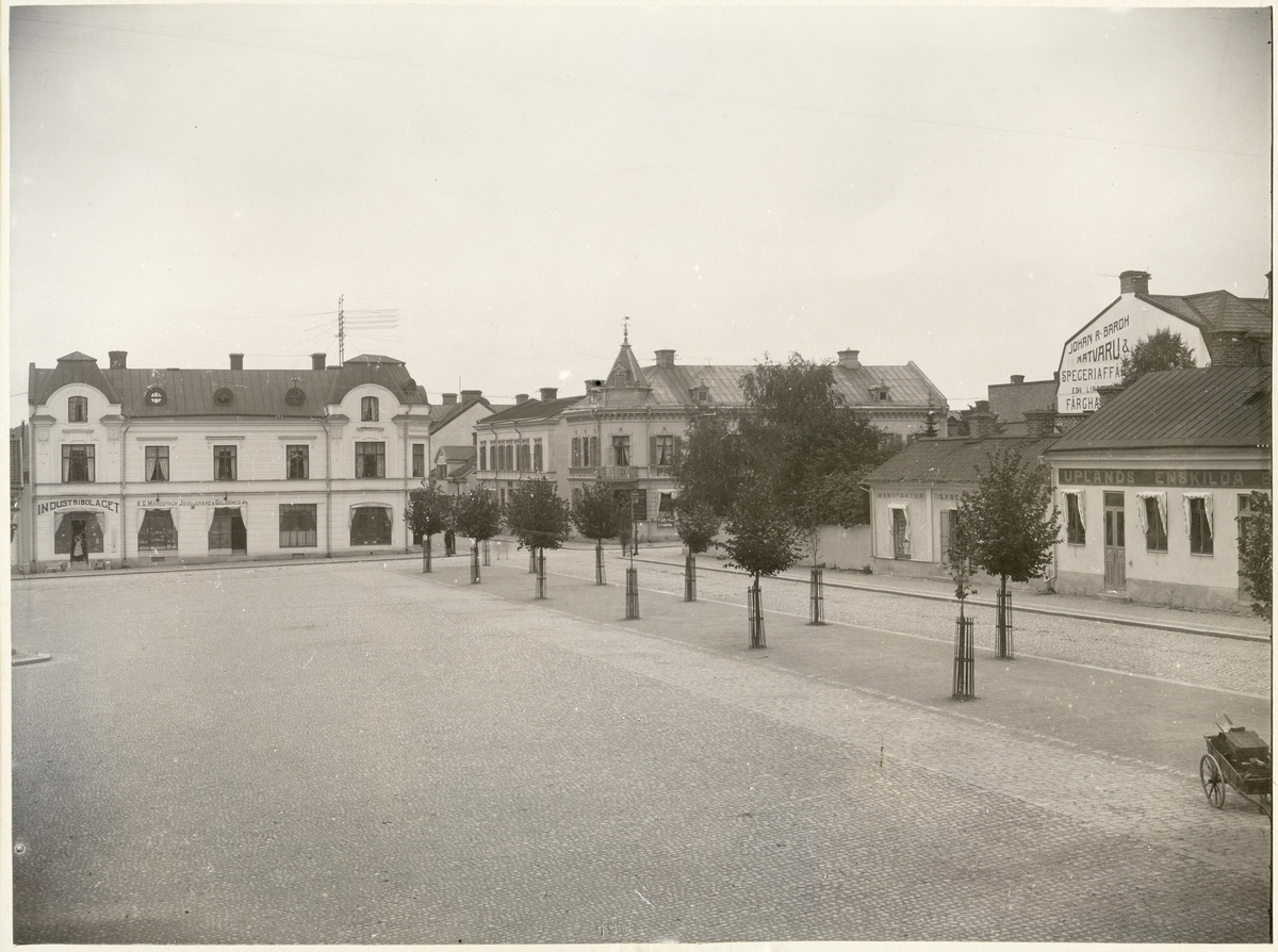 Stora torget, Kyrkogatan och Torggatan, Enköping, vy från söder, 1908.