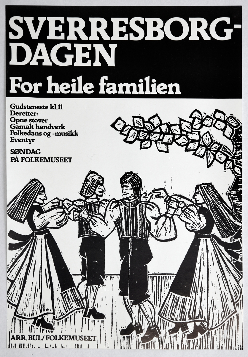 PEn pakat som ble produsert for Sverresborgdagen, arrangert av Trøndelag Folkemuseum og Bondeungdomslaget Nidaros (BUL). Øverst er det hvit tekst på svart bakgrunn, mens det på resten av plakaten er svart tekst på hvit bakgrunn. Motivet er 2 kvinner og 2 menn som danser folkedans.