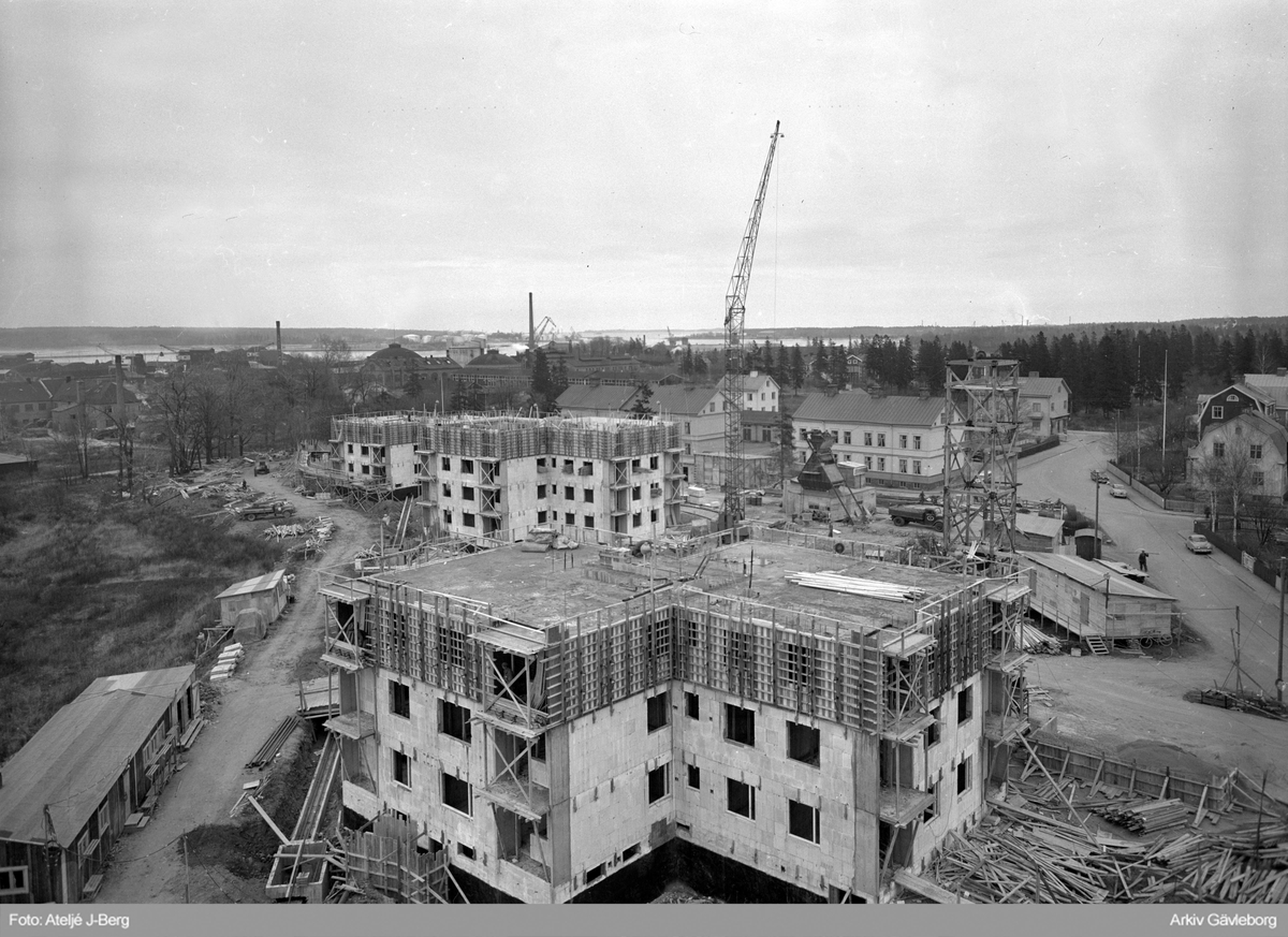 Pågående bygge på Brynäs, 1956. Byggnadsgille Uppsala - Gävle.