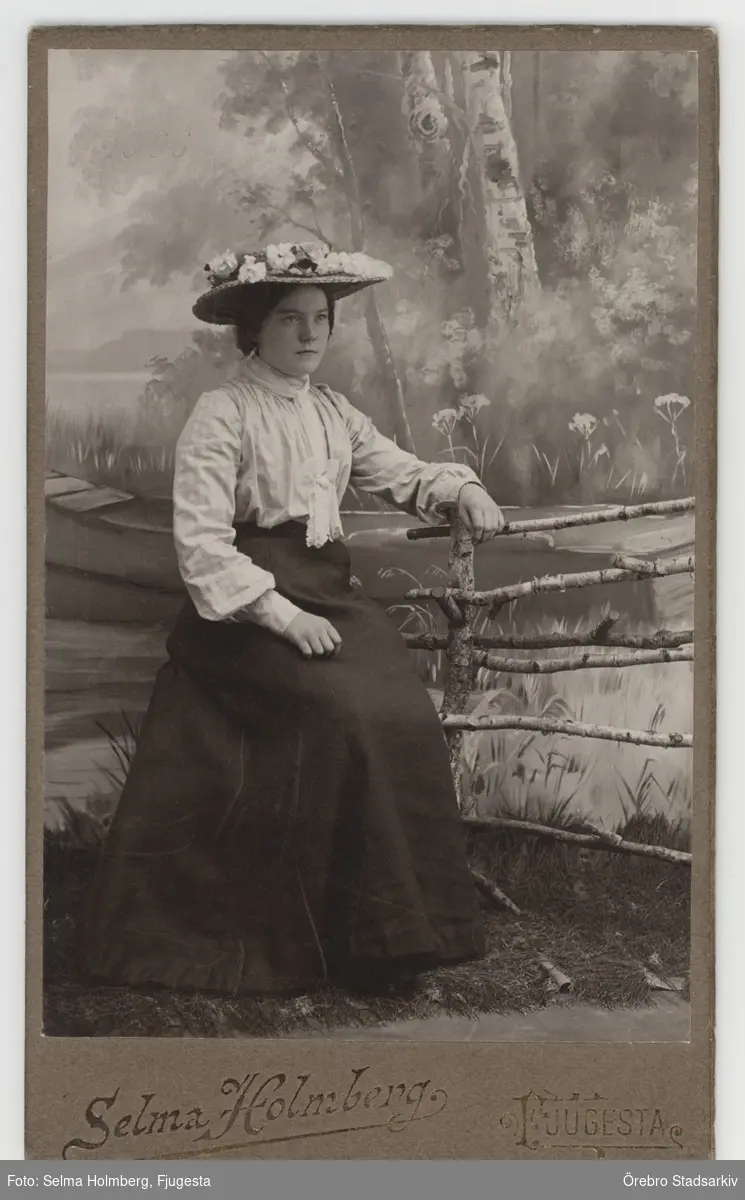 Kvinna i hatt

Augusta Johansson född 1875