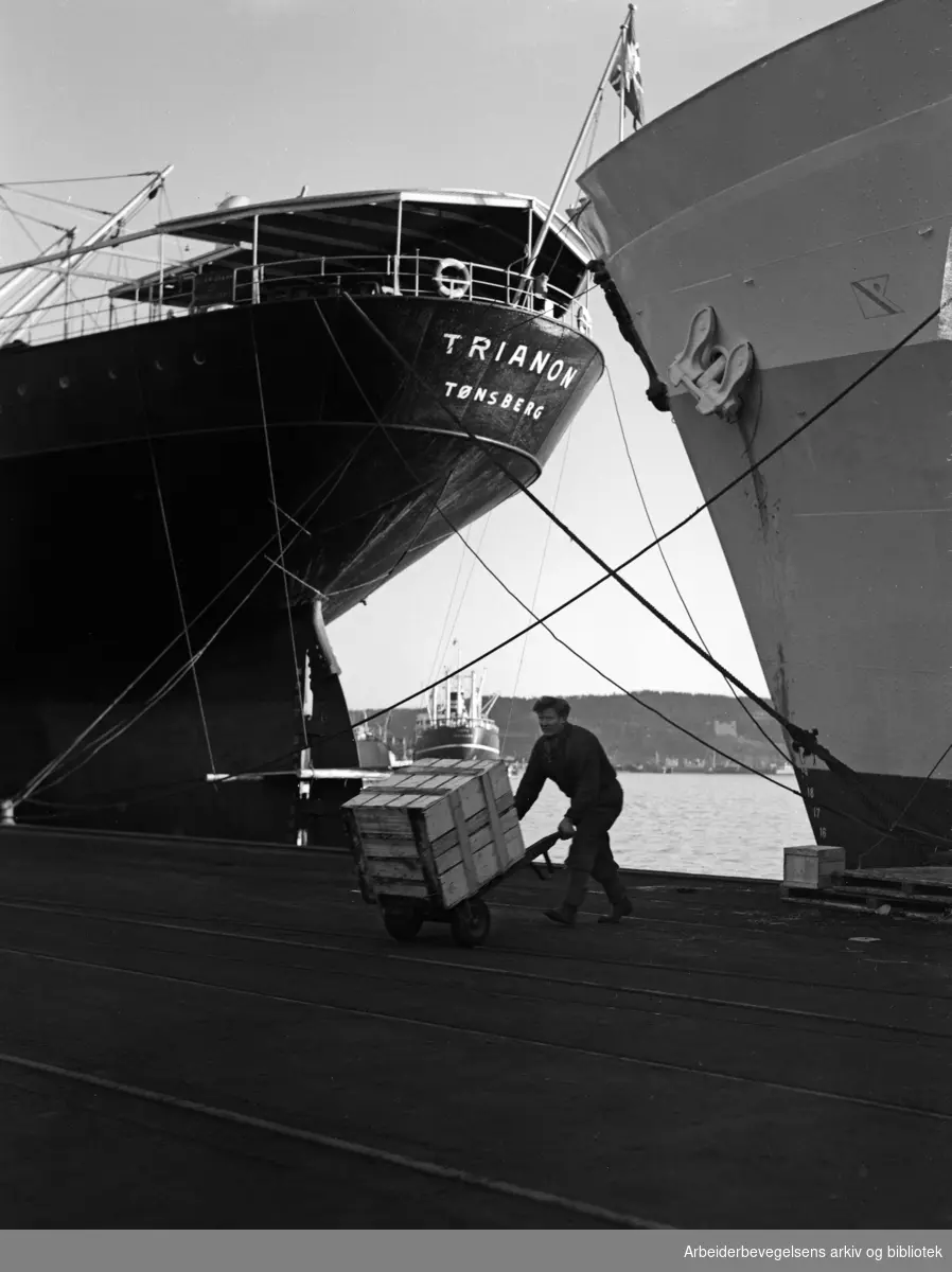 Oslo havn. Desember 1951