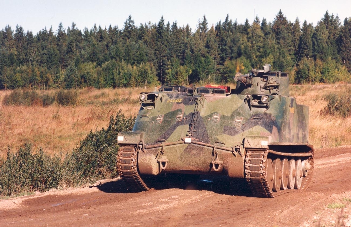 Pansarbandvagn körning på Hagen 1994.