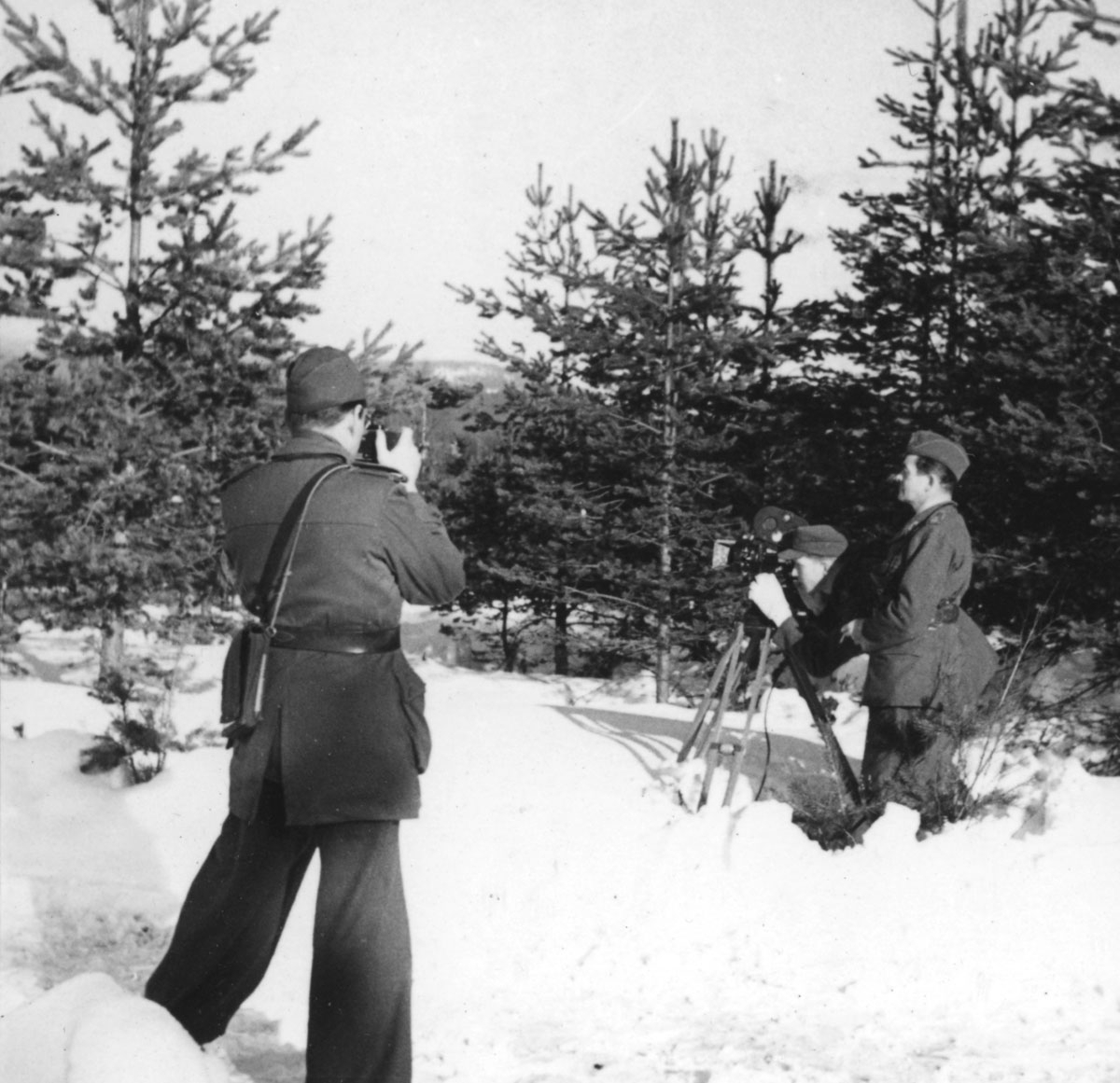 Patrullen från AMF i aktion framför filmkameran, vintern 1945.
