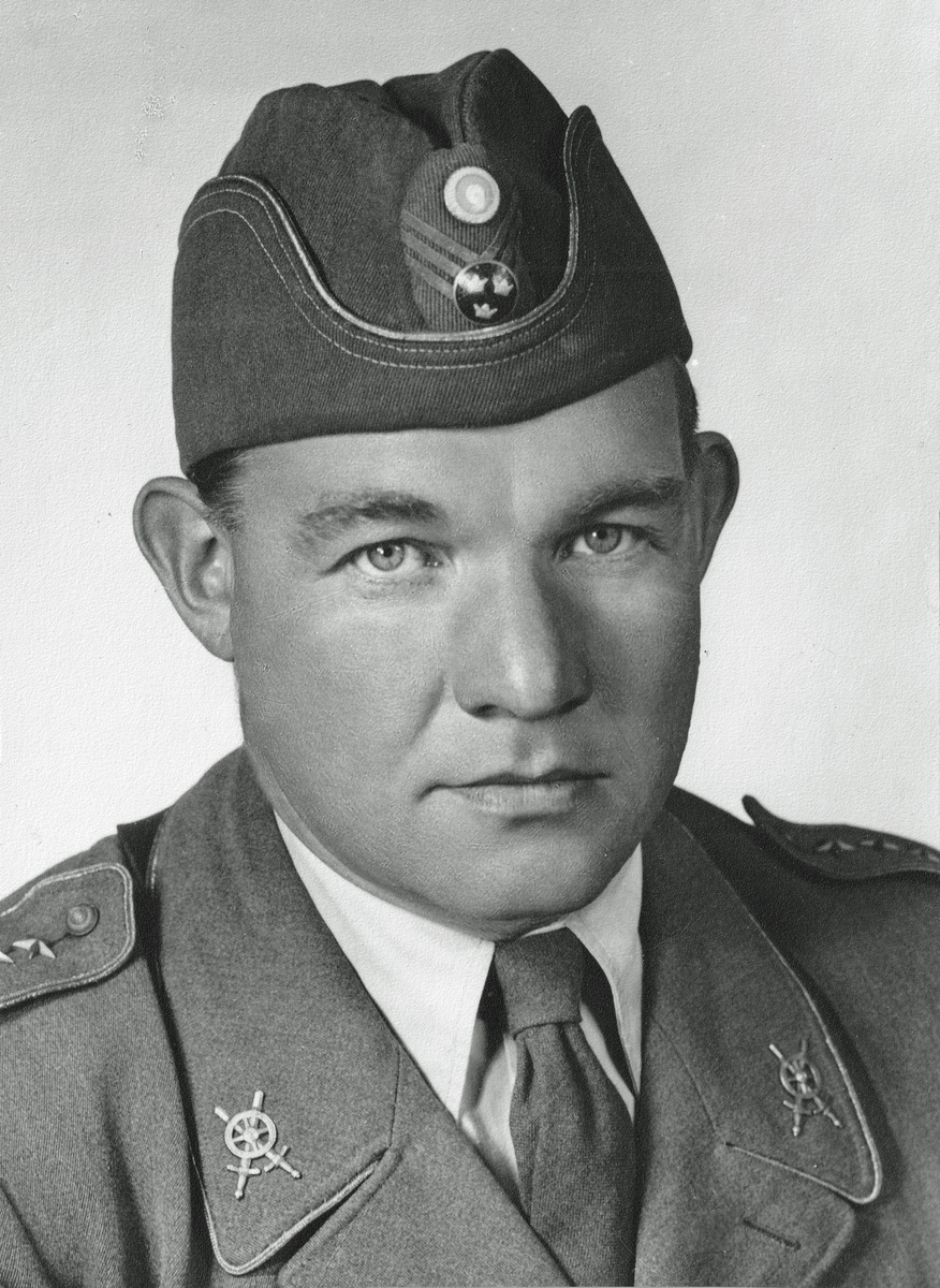 Kapten Bengt K-son (Knutsson) Blomquist, lärare vid Underhållsskolan 1952 - 1956. Sedermera överstelöjtnant och chef för Motorskolan.