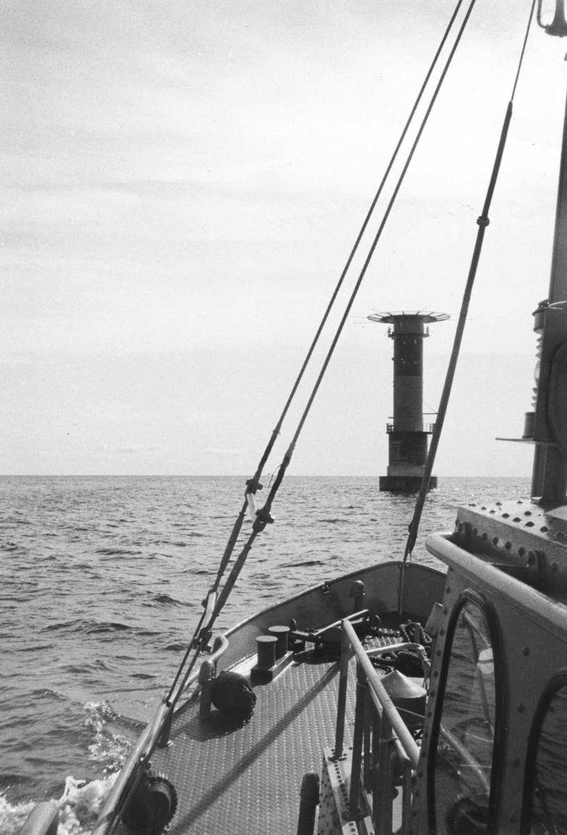 På väg mot kassunfyren Nordvalen, som ligger ca 4 distansminuter sydost om Holmögadd. Nordvalen ersatte ett tidigare fyrskepp och kom på plats 1961.