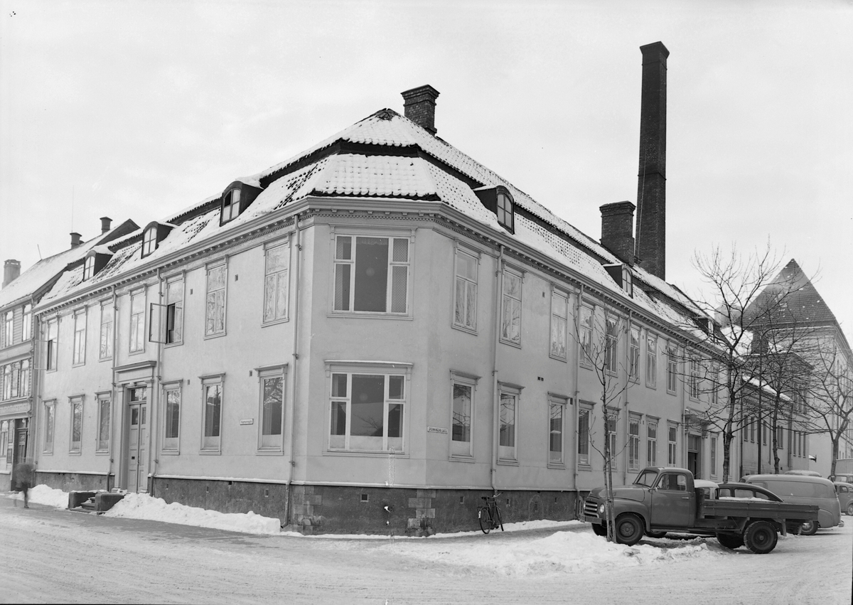 Hjørnegården Kjøpmannsgata/Dronningens gate og Trondhjems Varmbadeanstalts gård