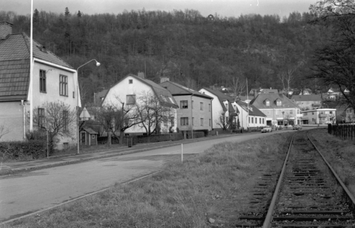 Hus utmed Järnvägsgatan i Huskvarna. År 1975.
