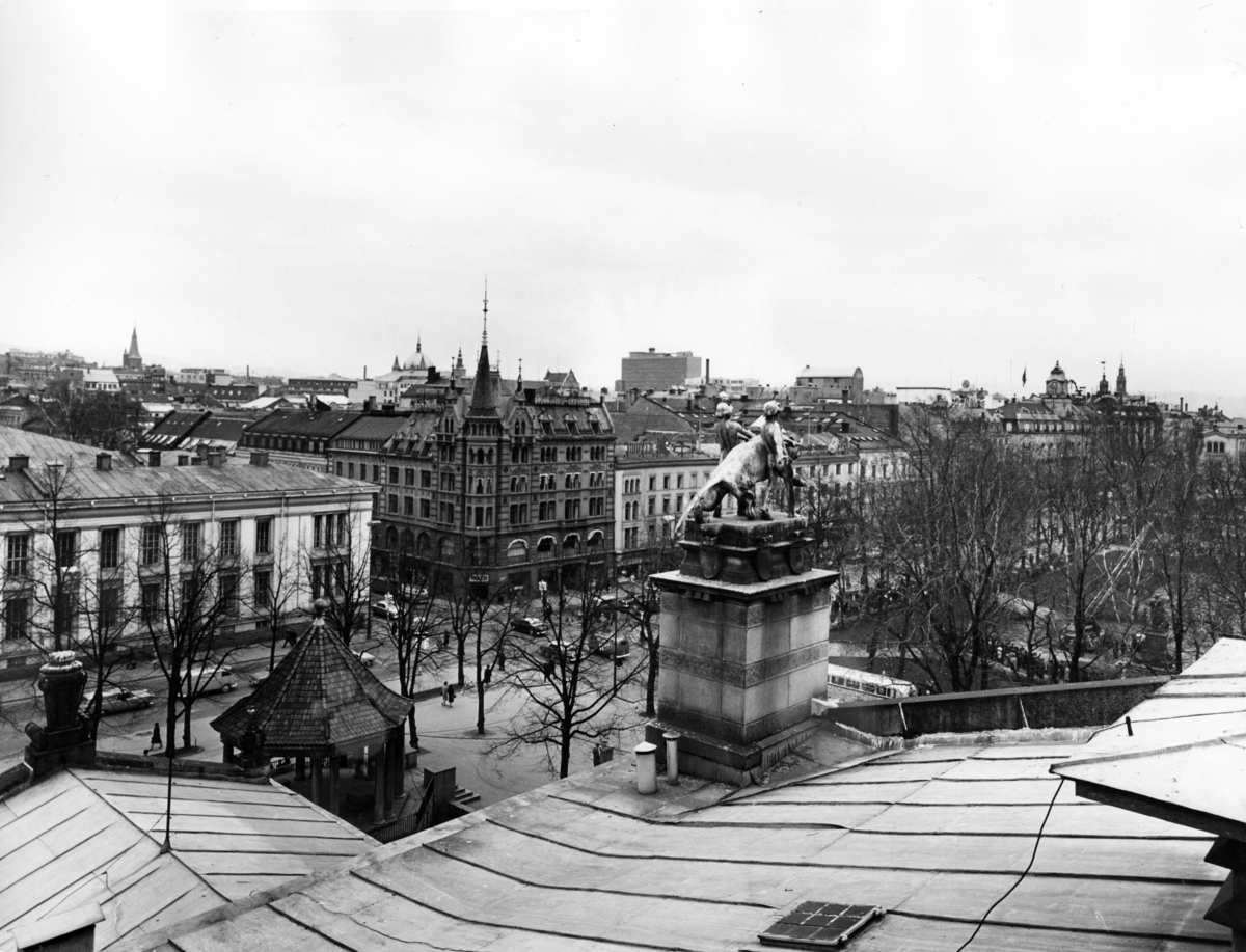 Foto av Karl Johankvartalet fra taket på Nationaltheatret.