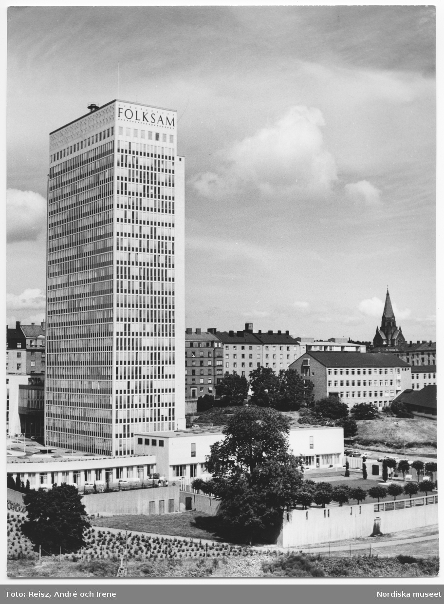 Folksamhuset på Medborgarplatsen, Södermalm, i Stockholm stod klart 1960 och har sedan dess varit huvudkontor för försäkringsbolaget Folksam. Huset är ritat av arkitekterna Yngve Tegnér och Nils Einar Eriksson.