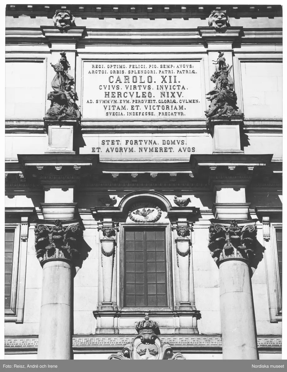 Stockholm. Detajl av Stockholm slott. Karl XII latinska inskription på ...