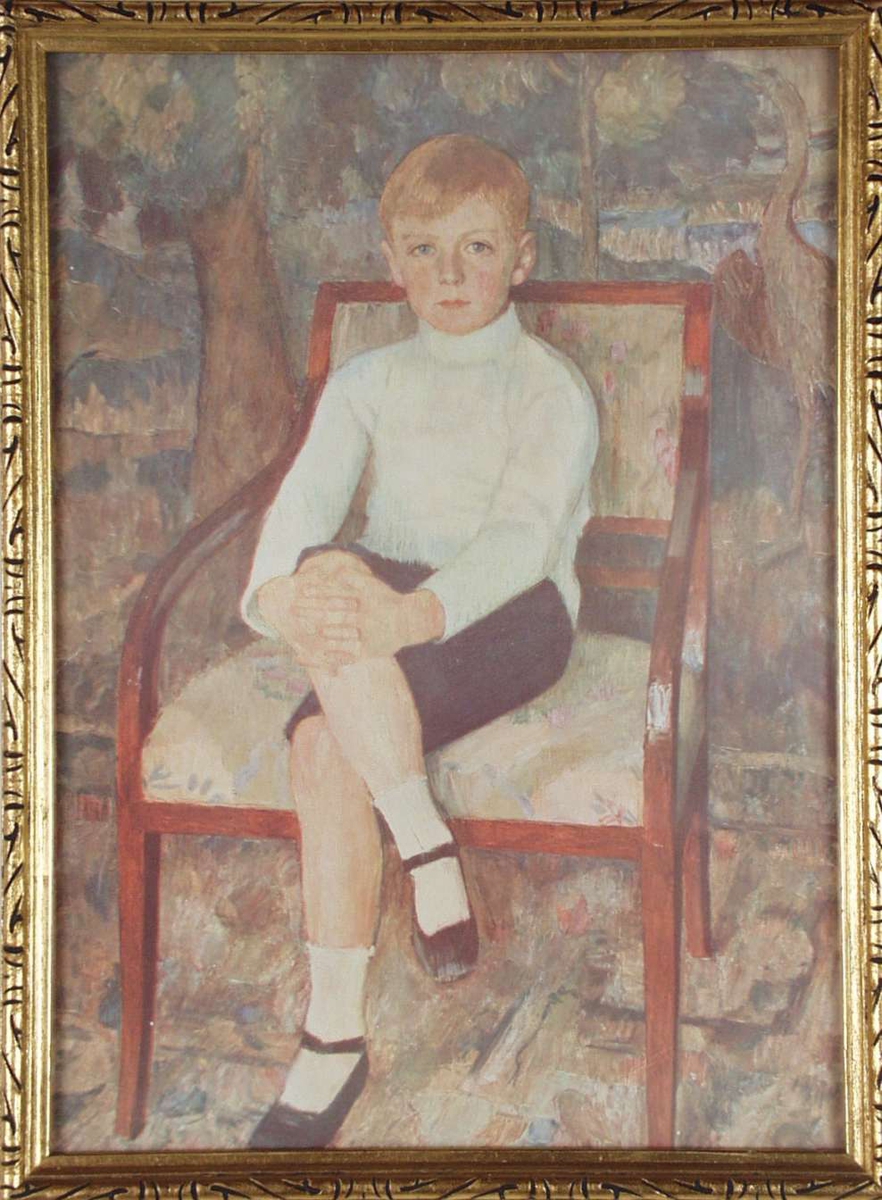 Portrett av kronprins Olav sittende i en stol.