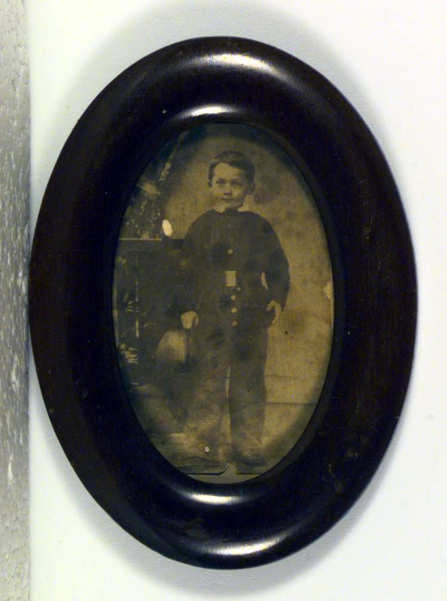 Fotografi av Hans Neeraas som liten gutt.