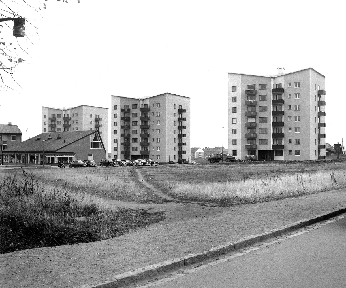 Höghusen vid Åbylundsgatan, sett från Grenadjärsgatan, 1956.