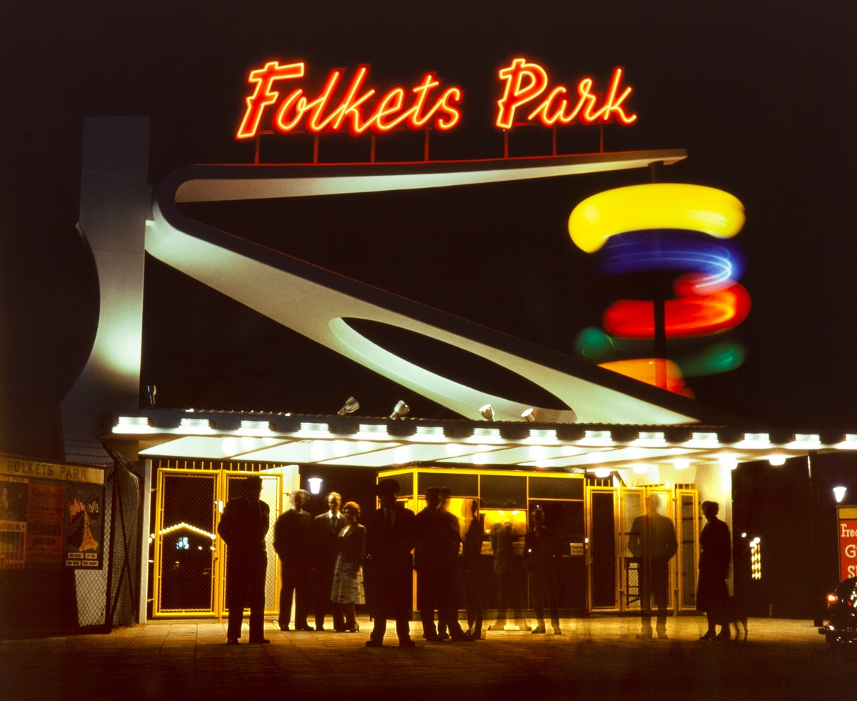 Kvällsbild på Folkets parks entré, 1962.
