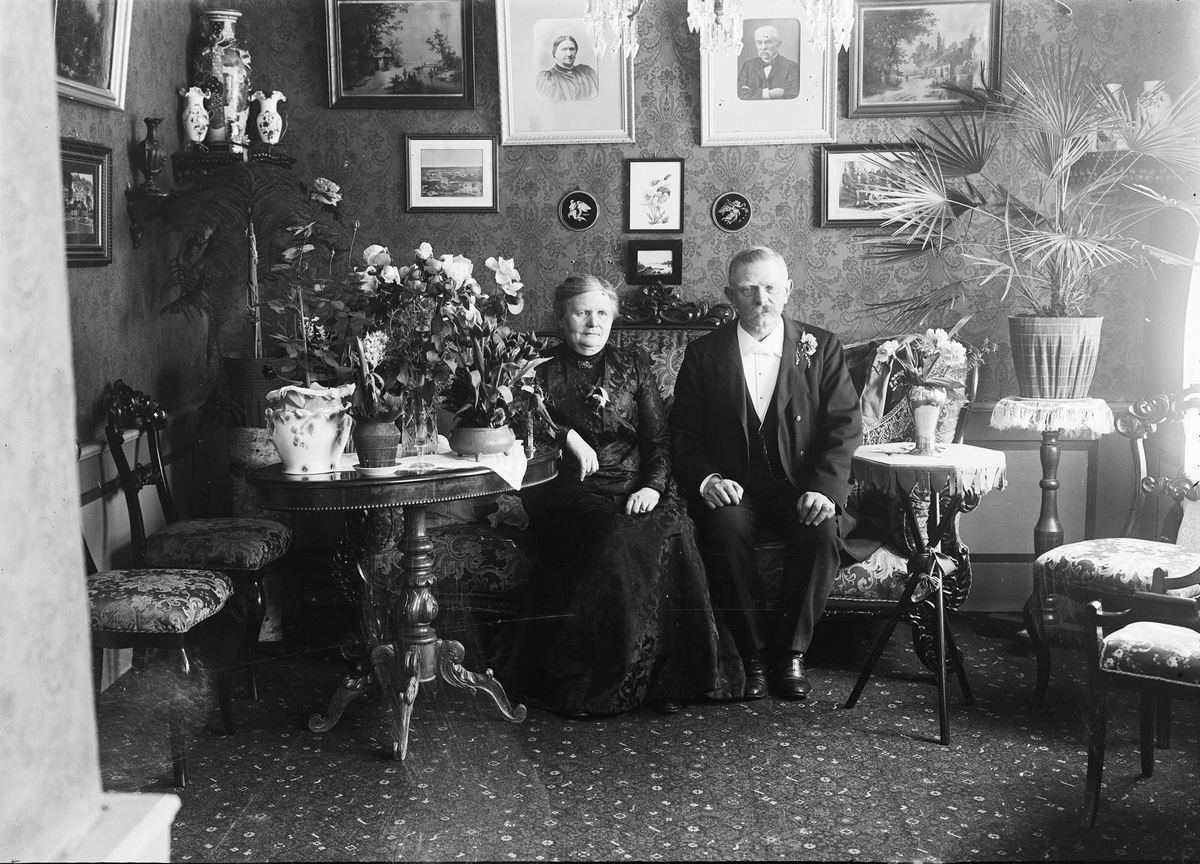 Garverifabrikör Victor Didriksson med fru i hemmet, Östhammar, Uppland