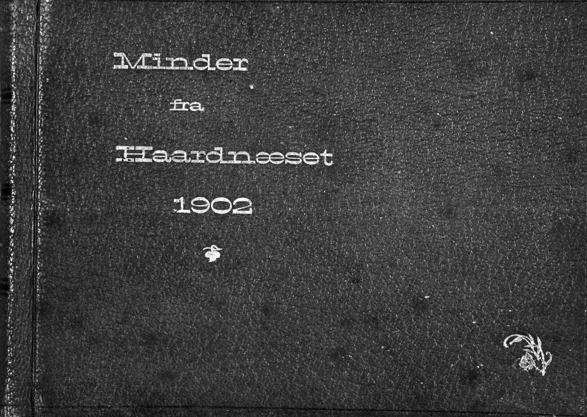 Forside på album "Minder fra Haardnæset 1902"