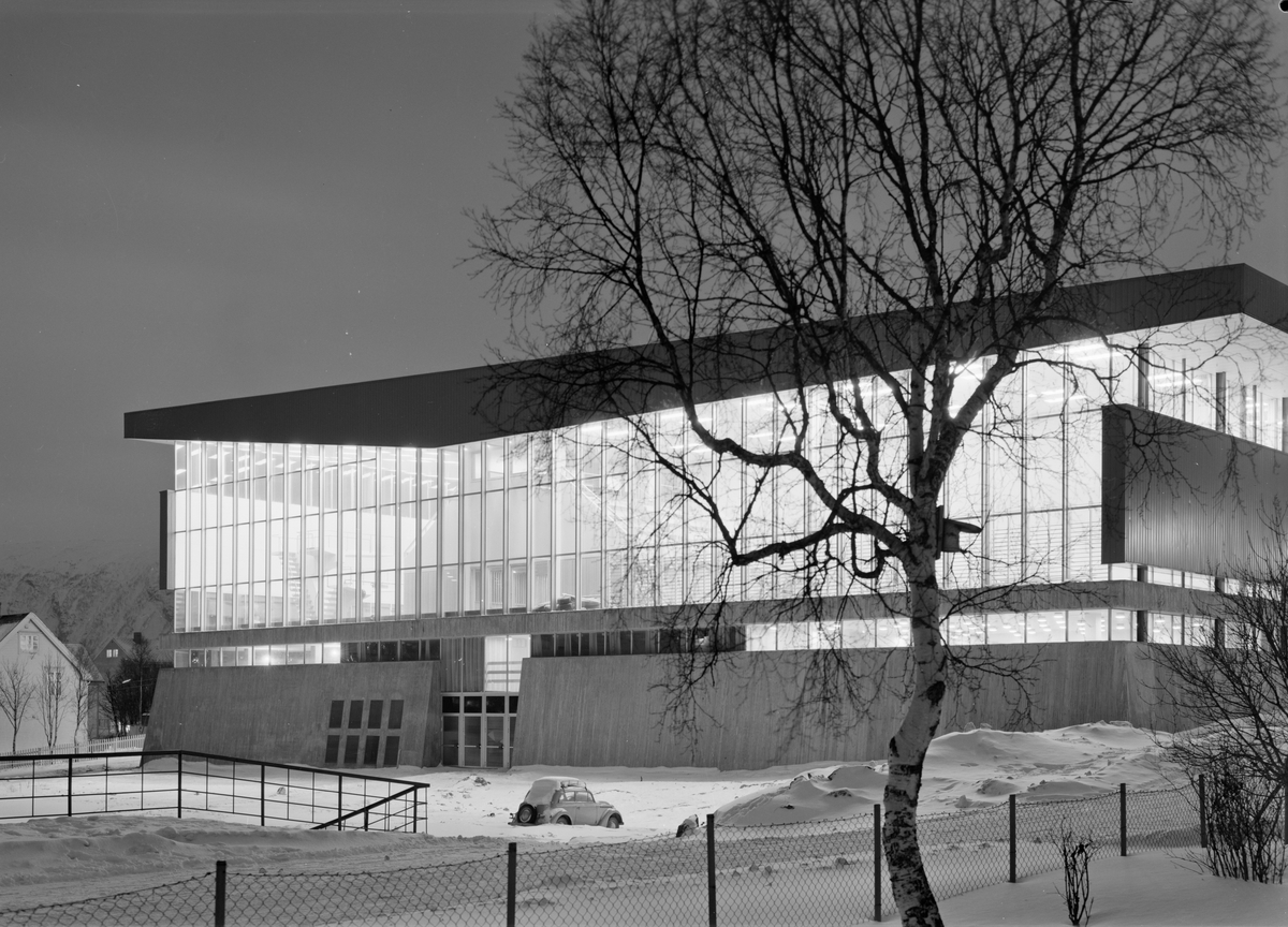 Arkitekturfoto fra Idrettens hus i  Narvik.