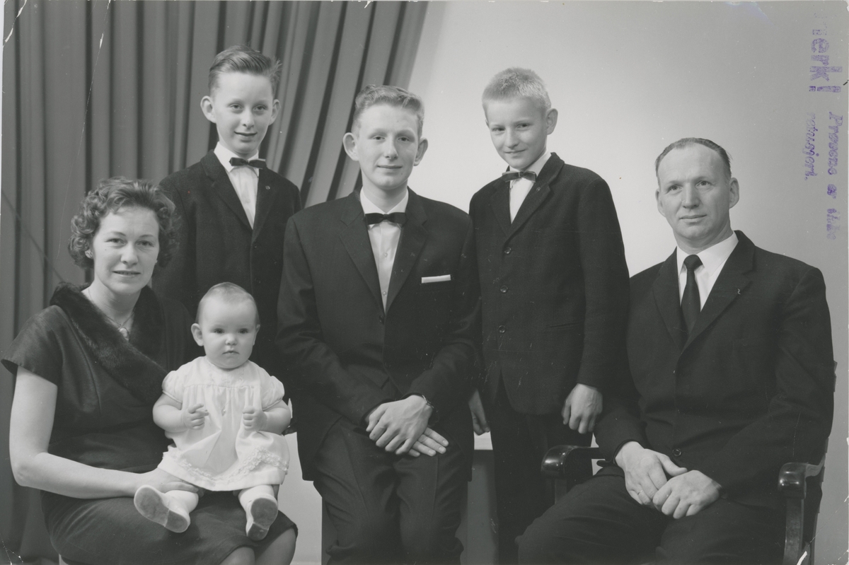 Gruppebilde av familien Braate, 1964.