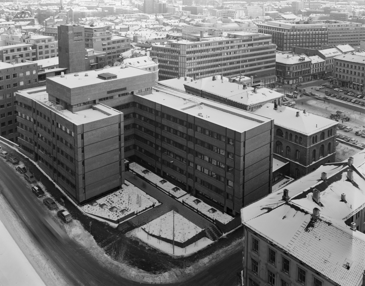 Luftfoto av S-blokka i Regjeringskvartalet. Bygget mellom 1976-78.