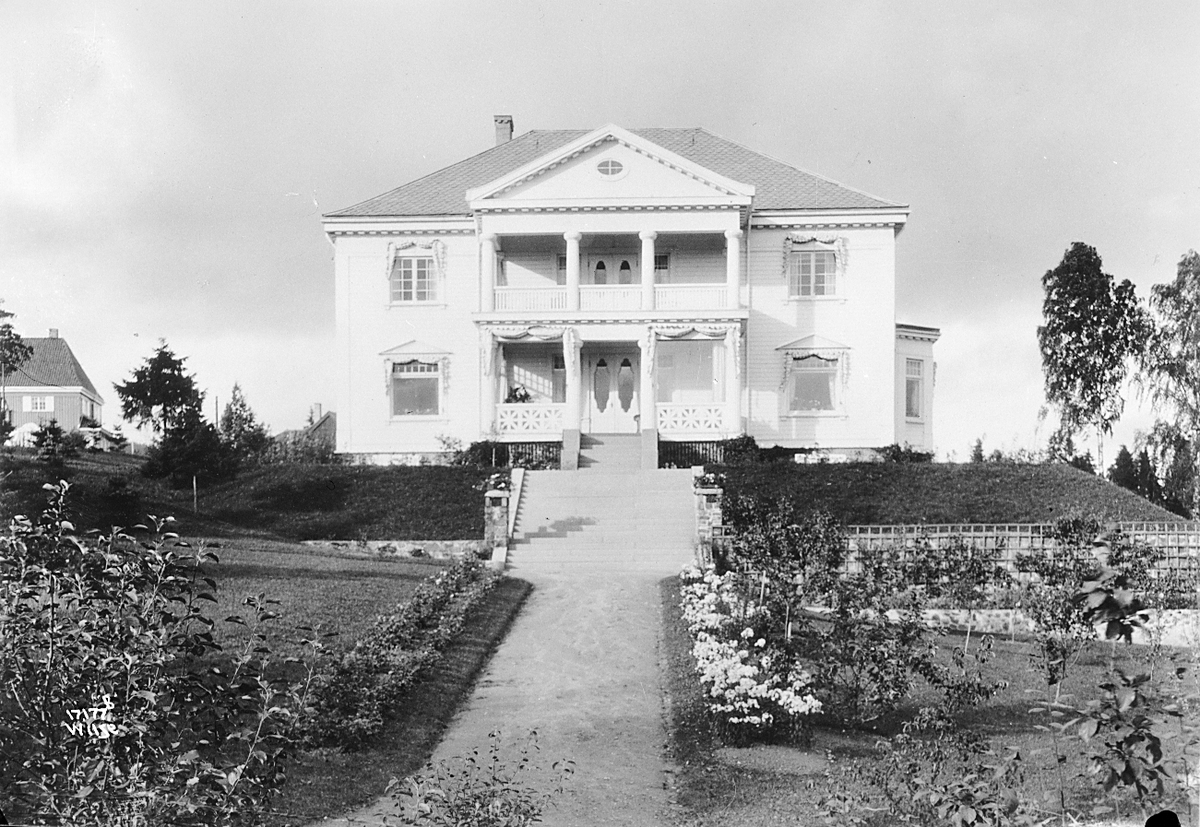 Villa med hage til Prytz, Jegerveien. Fotografert 1923.