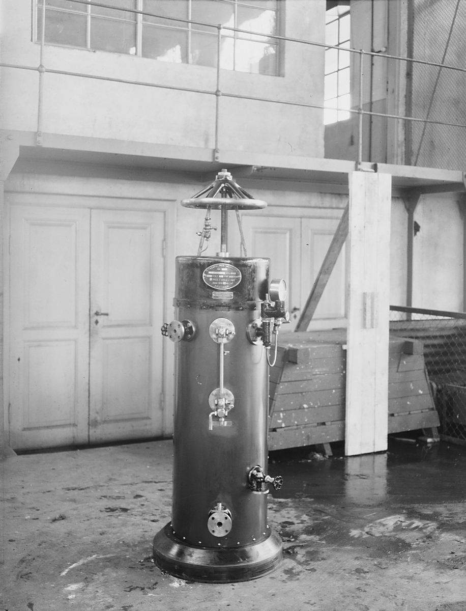 Beholder med måleinstrumenter, Thunes mekaniske verksted A/S. Fotografert 1923.
