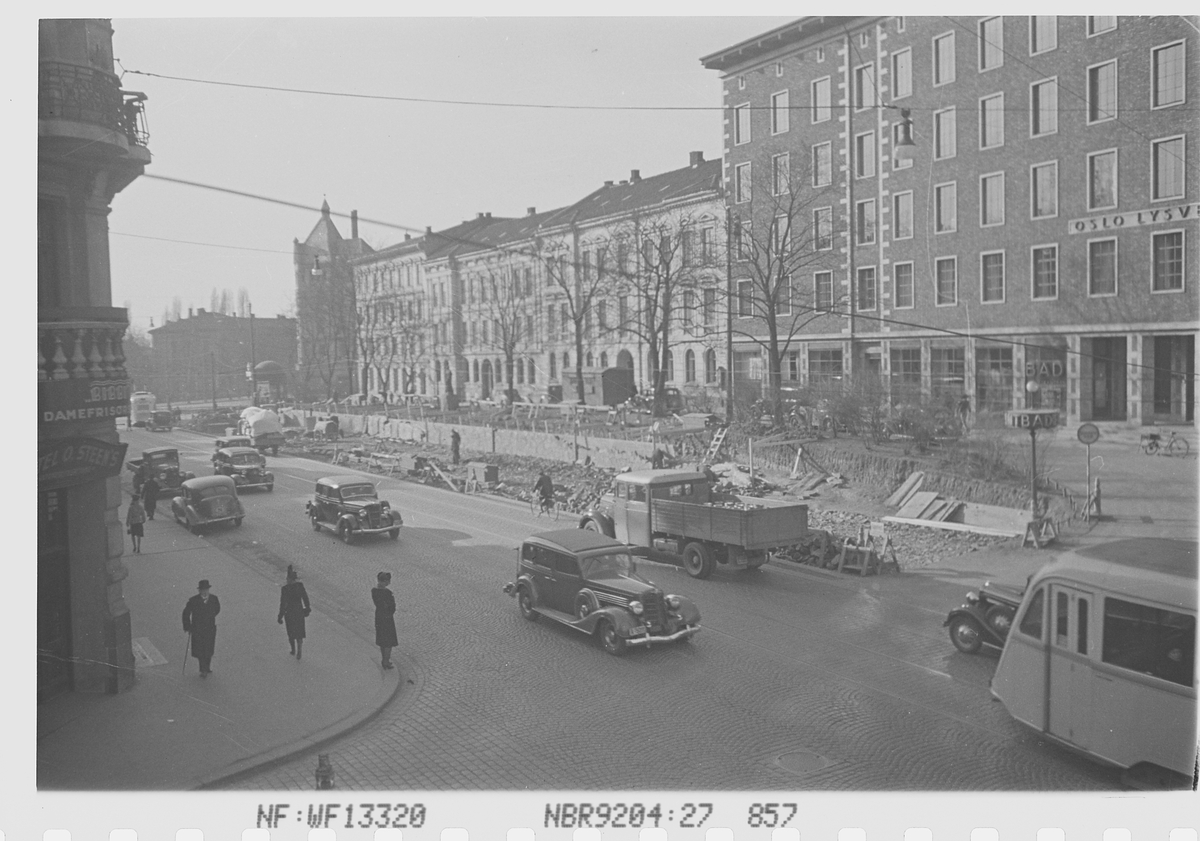 Byliv ved Solli plass med blant annet Oslo Lysverk , Drammensveien, Oslo. Fotografert 1940.