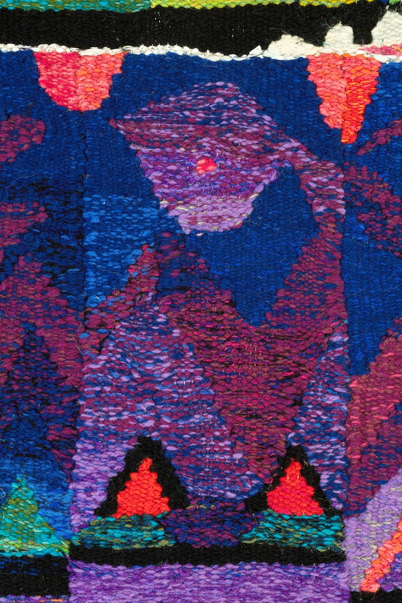 "Veien" er en del av Fuglevaags nye produksjon, i et kunstnerskap som har vært med på å utfordre tekstilkunstens rammer siden debuten på Høstutstillingen i 1965. Hun kombinerer tradisjonell billedvev med en grenseløs utforsking av både form og materialer, og blander naturfibre som ull og lin med sjokoladepapir, taustumper og pakkebånd. Alt kan veves, mener hun. Verkene hennes har ofte skapt debatt om hva billedvev skal være.

Et miljøpolitisk engasjement går som en rød tråd gjennom hele Fuglevaags kunstnerskap. Gjennom materialbruk, teknikk og formspråk knytter hun gjenbruk til miljøkampen.