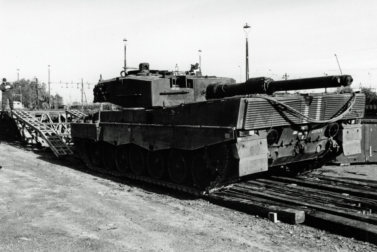 Lastning av stridsfordon för järnvägstransport - Garnisonsmuseet ...