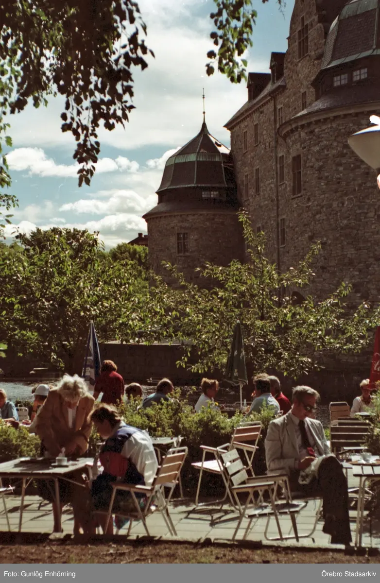 Hälls uteservering, 1991 - Örebro Stadsarkiv / DigitaltMuseum