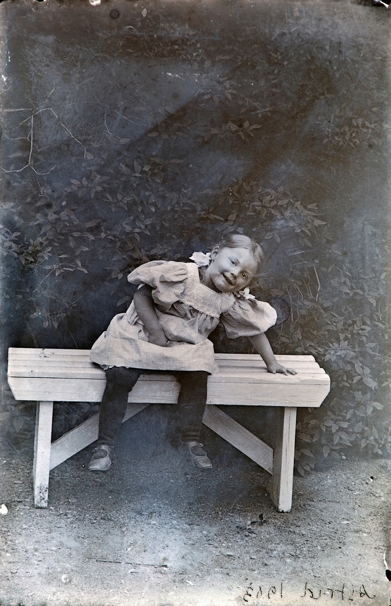 Portrett barn. Astrid Hoel,1903.