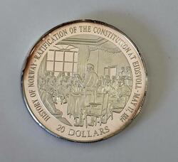 En mynt pålydende 25 dollars er preget med Oscar Wergelands maleri Eidsvold 1814 på reversen. Mynten er fra Liberia!