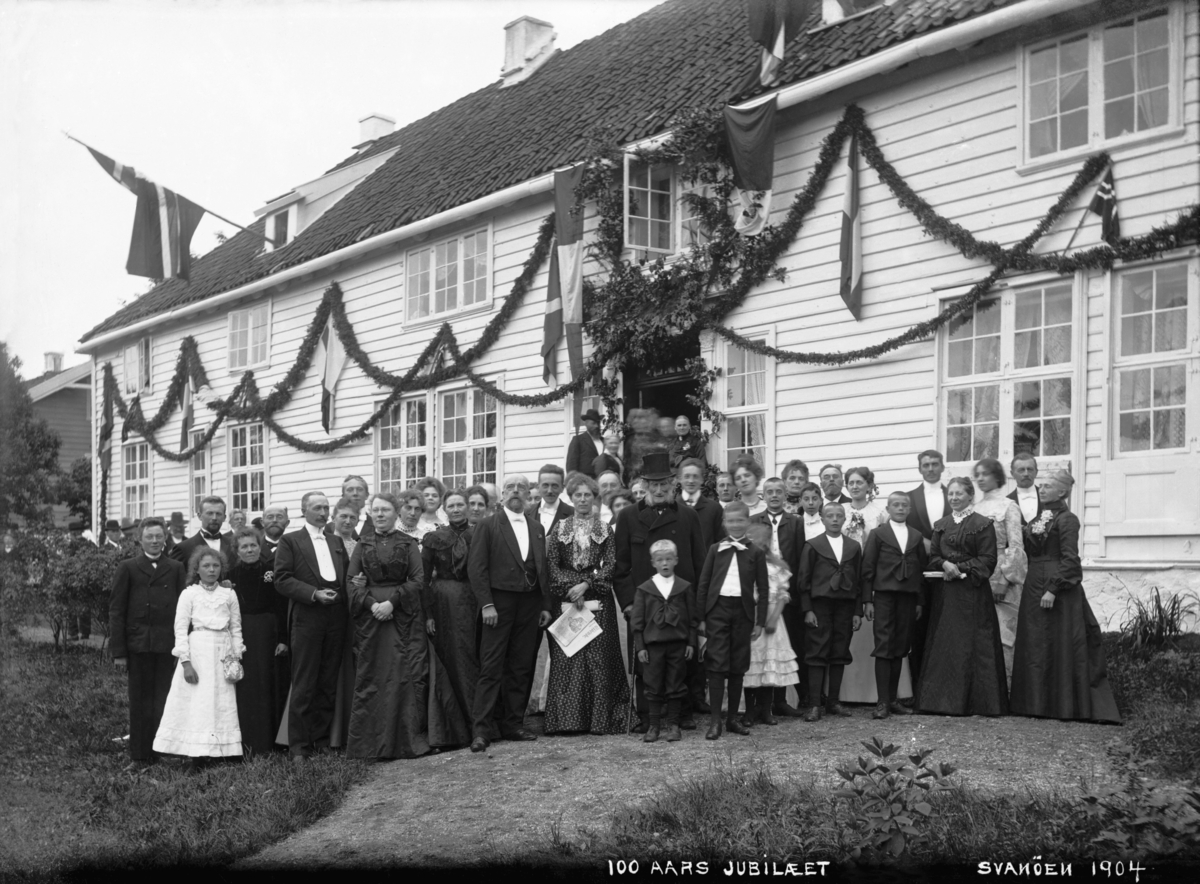 Gruppebilde - 100 års jubileet på Svanøy
Fotografert 1904