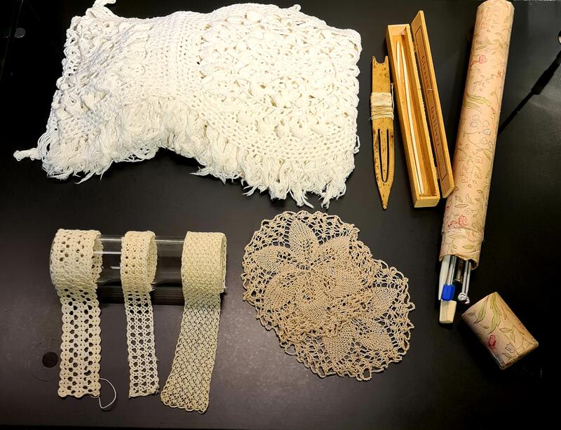Lacework and crochet. Coasters and tablecloths from the Latjo Drom exhibition.