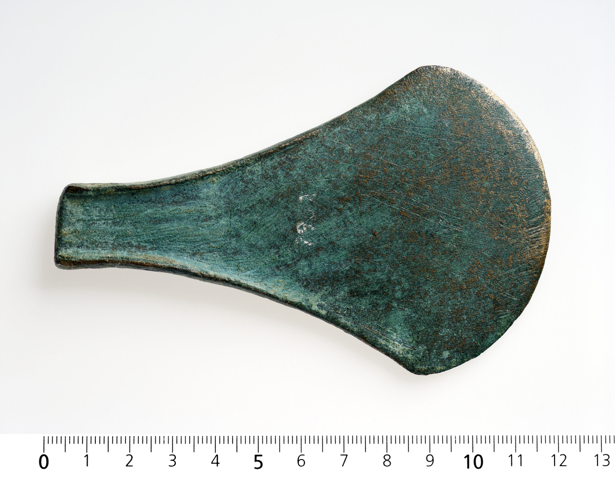 B 7952 Randlistøks av bronse, eldre bronsealder