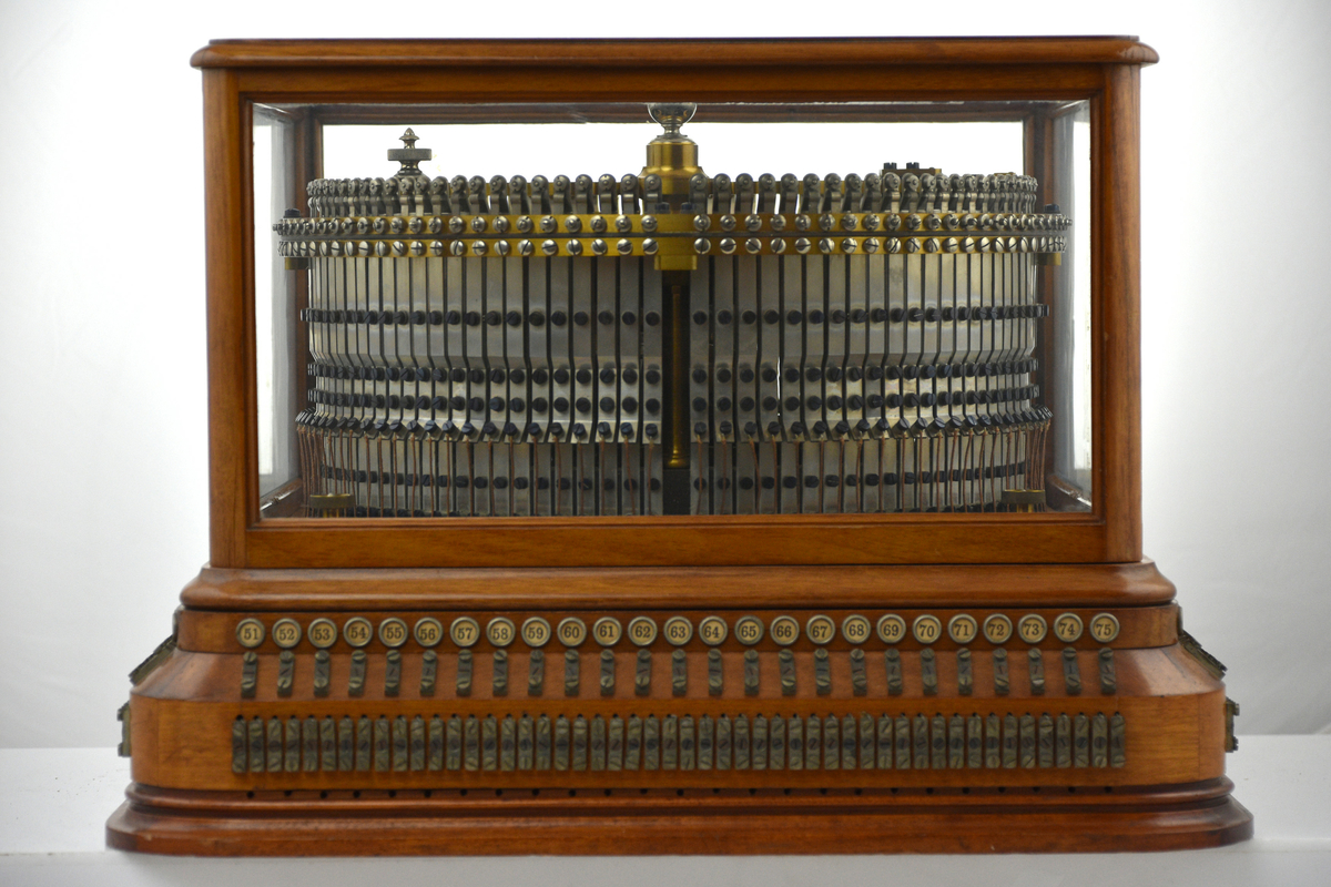Återställningsapparat för halvautomatisk växel typ Ericsson-Cedergren. Resetting machine 1884-1885, märkt 812c.