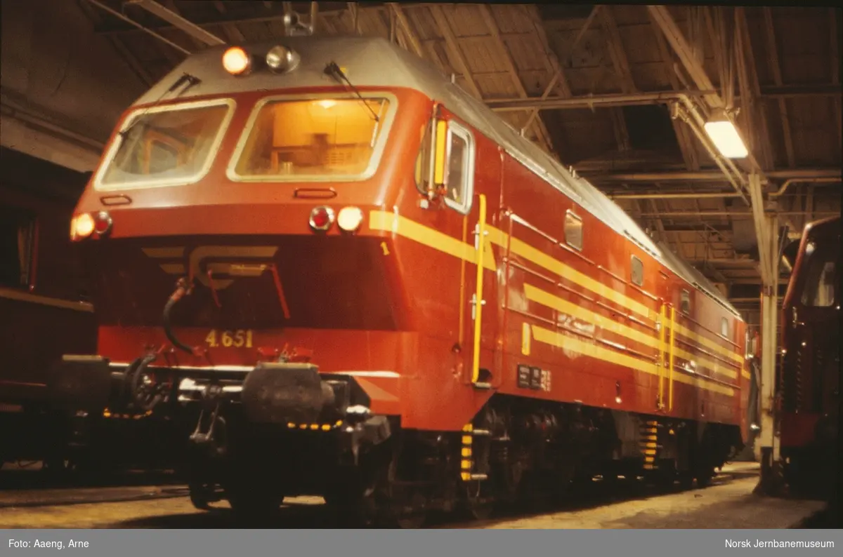 Nytt diesellokomotiv Di 4 651 har ankommet Oslo, her i Gamlestallen i Lodalen i Oslo