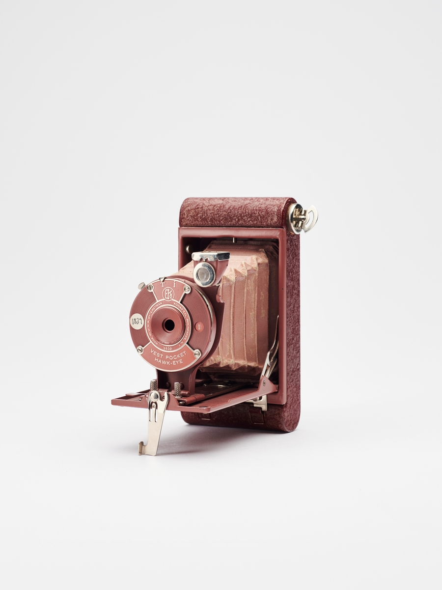 Vest Pocket Hawk-Eye er et foldekamera for 127 film, produsert av Eastman Kodak Co. fra 1927 til 1934.