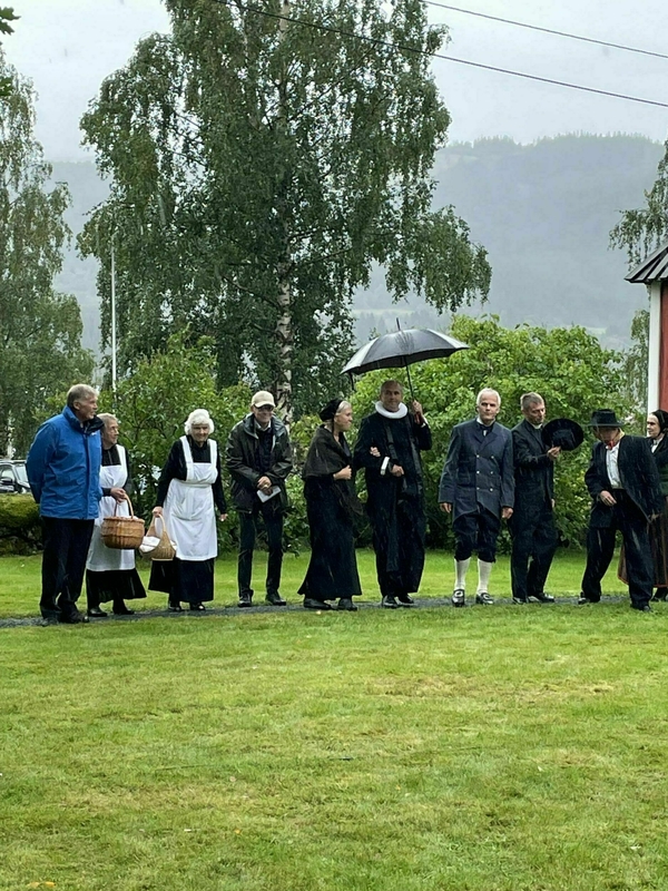Fra skuespillet "Lysthuset forteller" på jubileumsfesten på Meldal prestegård. Foto: OVF