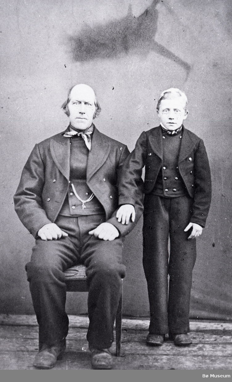Portrettbilete av Halvor H. Torstveit med sonen Hans